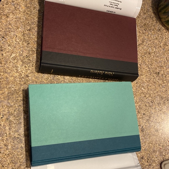 2 Nora Roberts Hardcover Books The Reef & Birthright - Picture 14 of 16